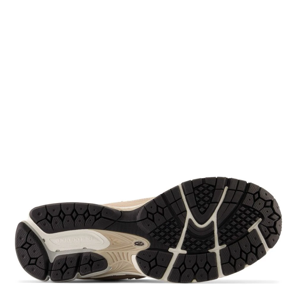 New Balance Women's 1906R In Mindful Grey With Moonbeam And Silver Metallic 6 New Balance Women's 1906R In Mindful Grey With Moonbeam And Silver Metallic - Image 4